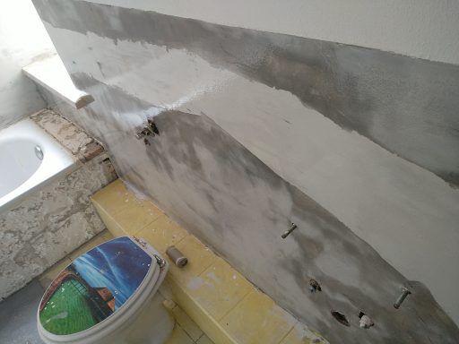Spachteltechnik mit Epoxyd für fugenlose Bäder