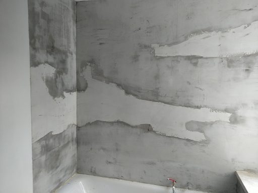 Spachteltechnik mit Epoxyd für fugenlose Bäder