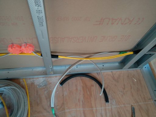 Kabelführung mit Schutz in Trockenbauwand